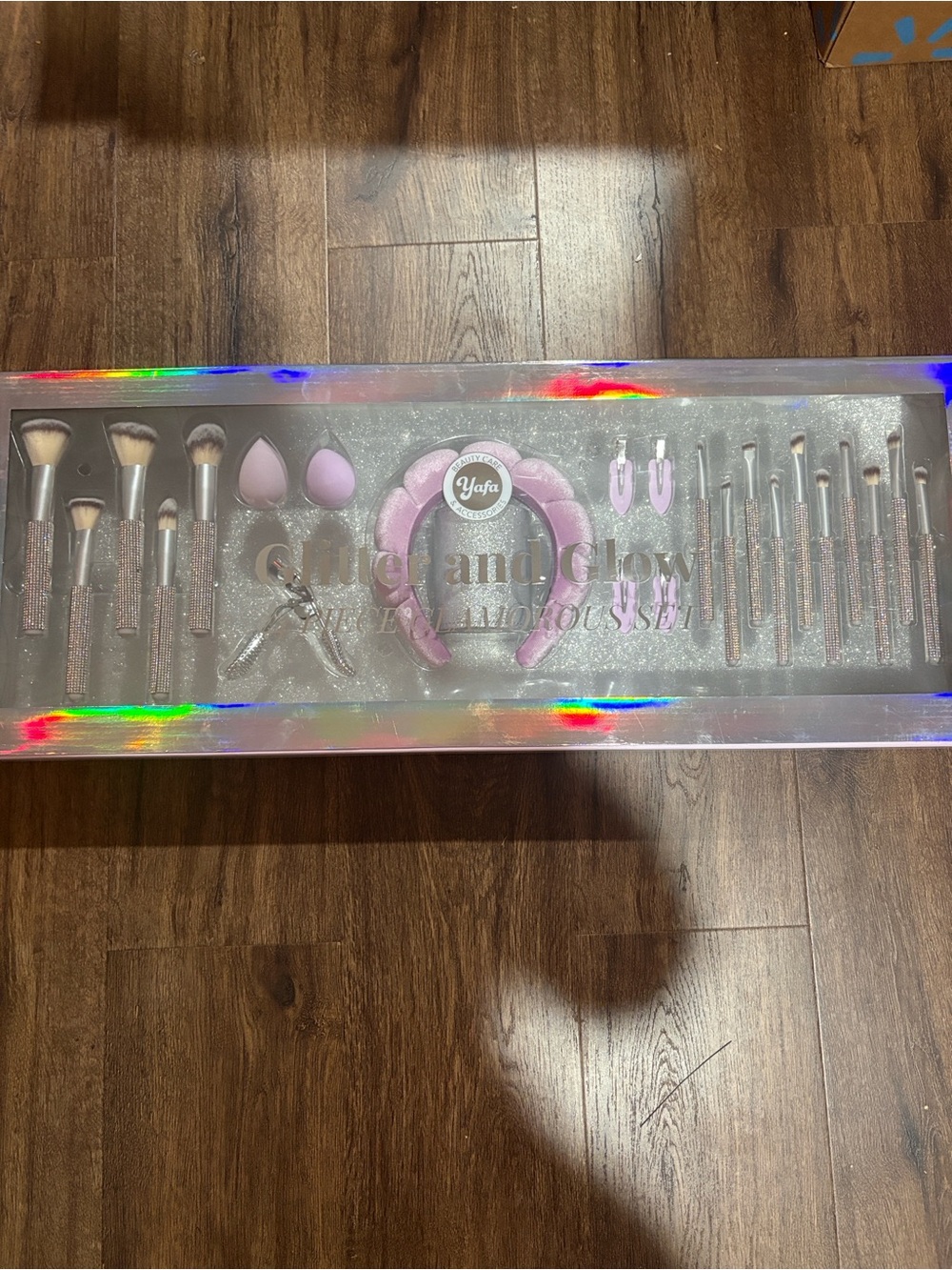 Glitter and Glow 24 Piece Purple Makeup Rhinestone Brush & Accessory Set NEW
